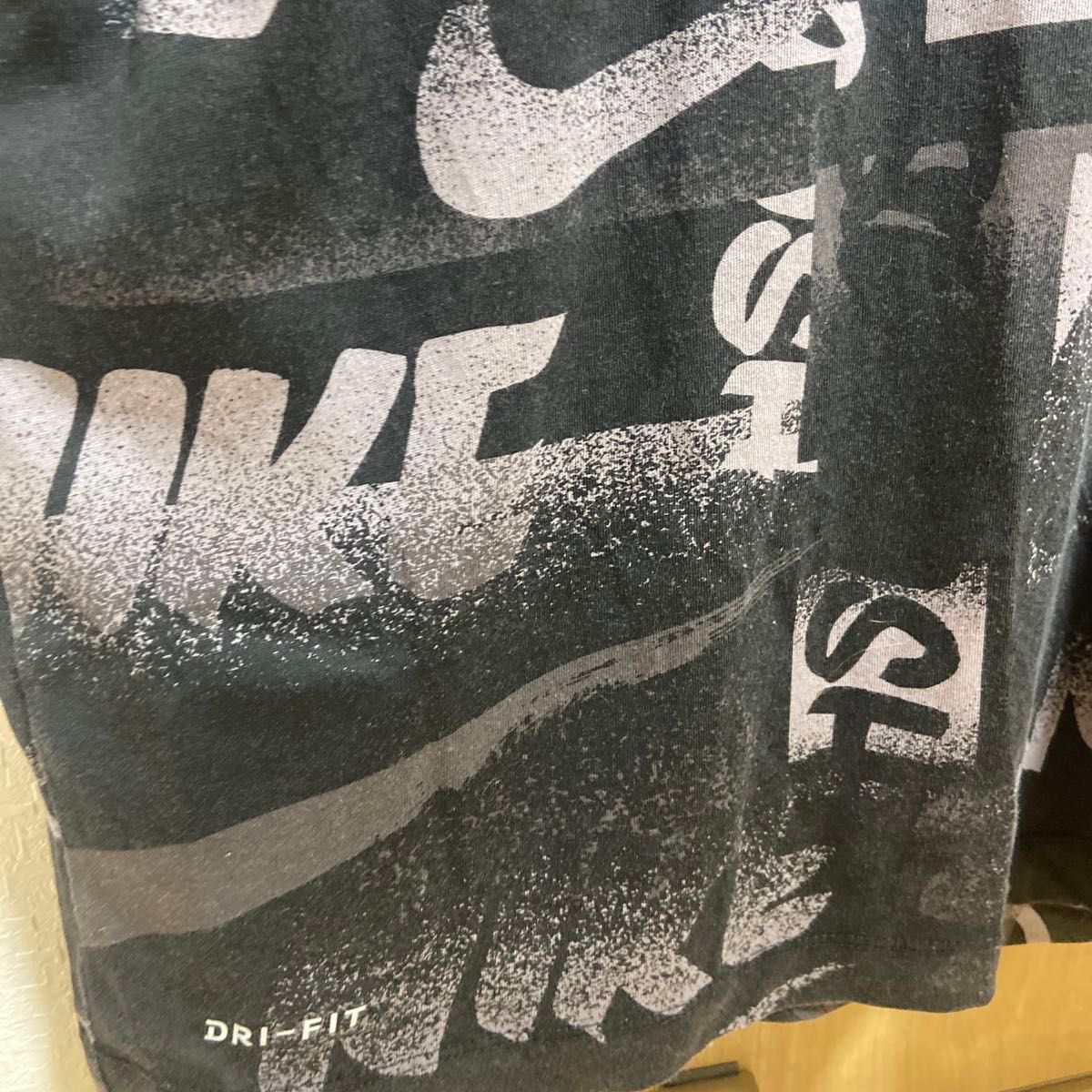 NIKE  半袖 ブラック 黒　ドライフィット　DRI-FIT 赤　クール