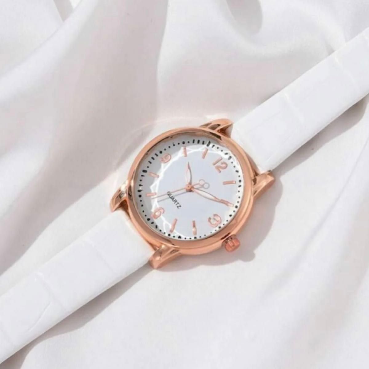 新品　レディース腕時計 アナログ ホワイト カジュアル ファッション　人気　大人可愛い　お洒落　シンプル　きれいめ　高見え　上品