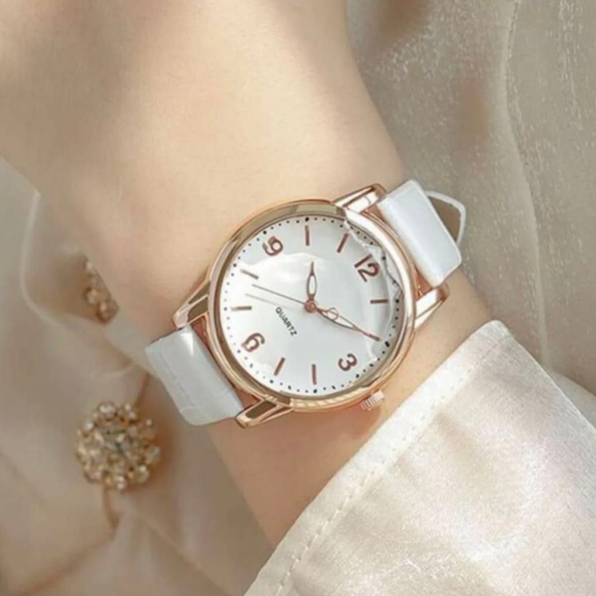 新品　レディース腕時計 アナログ ホワイト カジュアル ファッション　人気　大人可愛い　お洒落　シンプル　きれいめ　高見え　上品