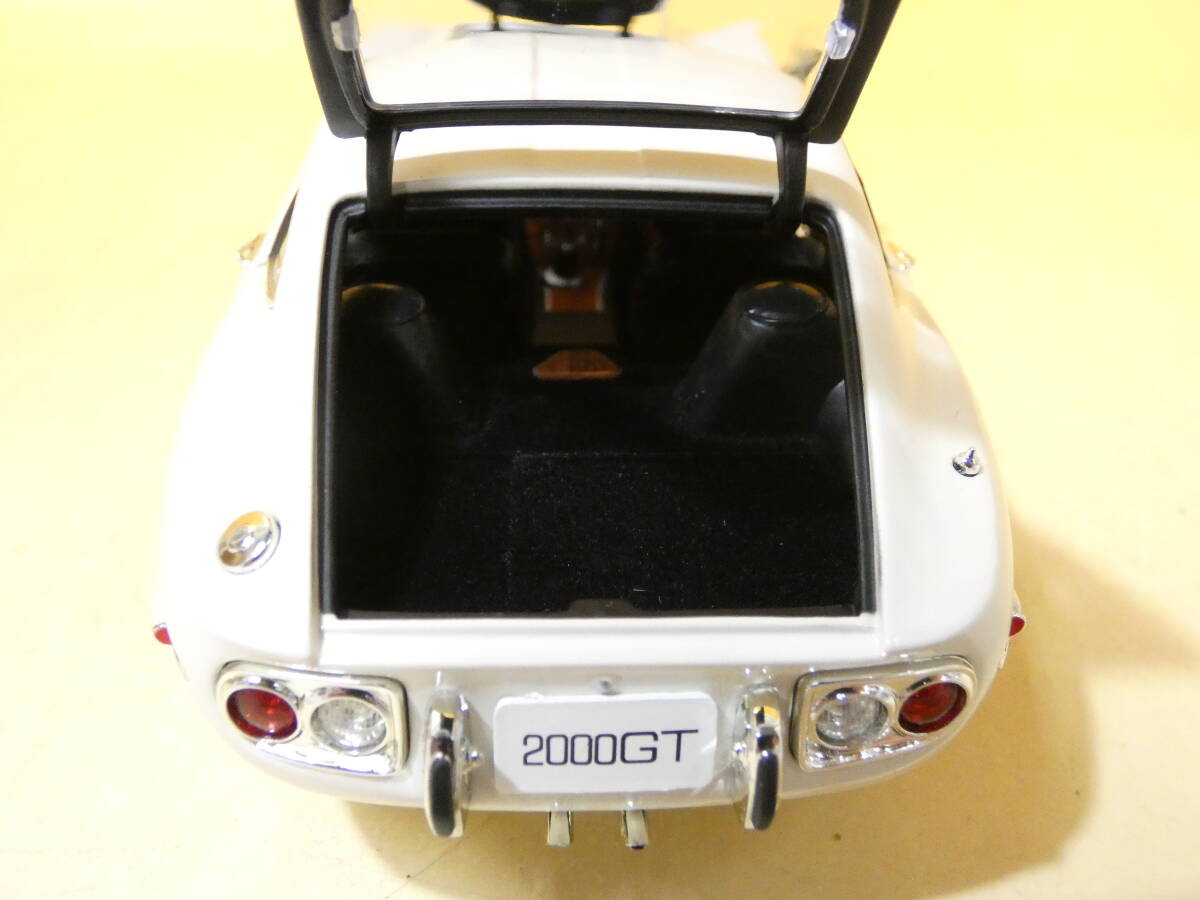 【中古】EBBRO　1/24スケール　プレミアムコレクション　Premium Collection　TOYOTA 2000GT　ホワイト　トヨタ　【ミニカー】J4　S117_画像6