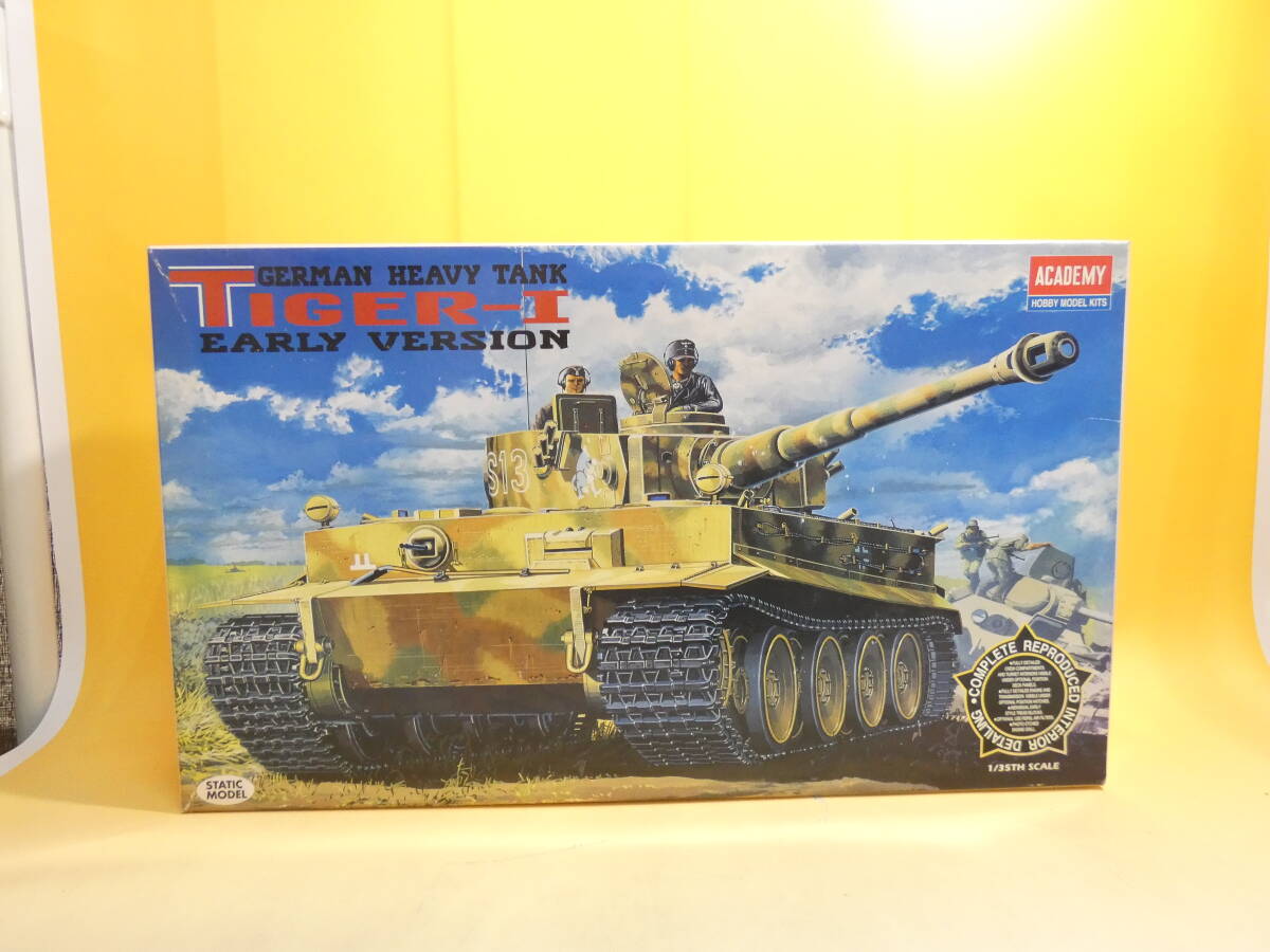 【中古】ACADEMY　アカデミー　1/35　TIGER-1　EARLY VERSION　タイガー　未組立品　難あり　J5　S136_画像1