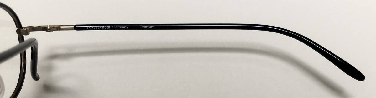 処分価格 ローデンストック チタン素材 小振り 黒ゴールド メガネ Rodenstock 純正ケース付き ドイツブランド