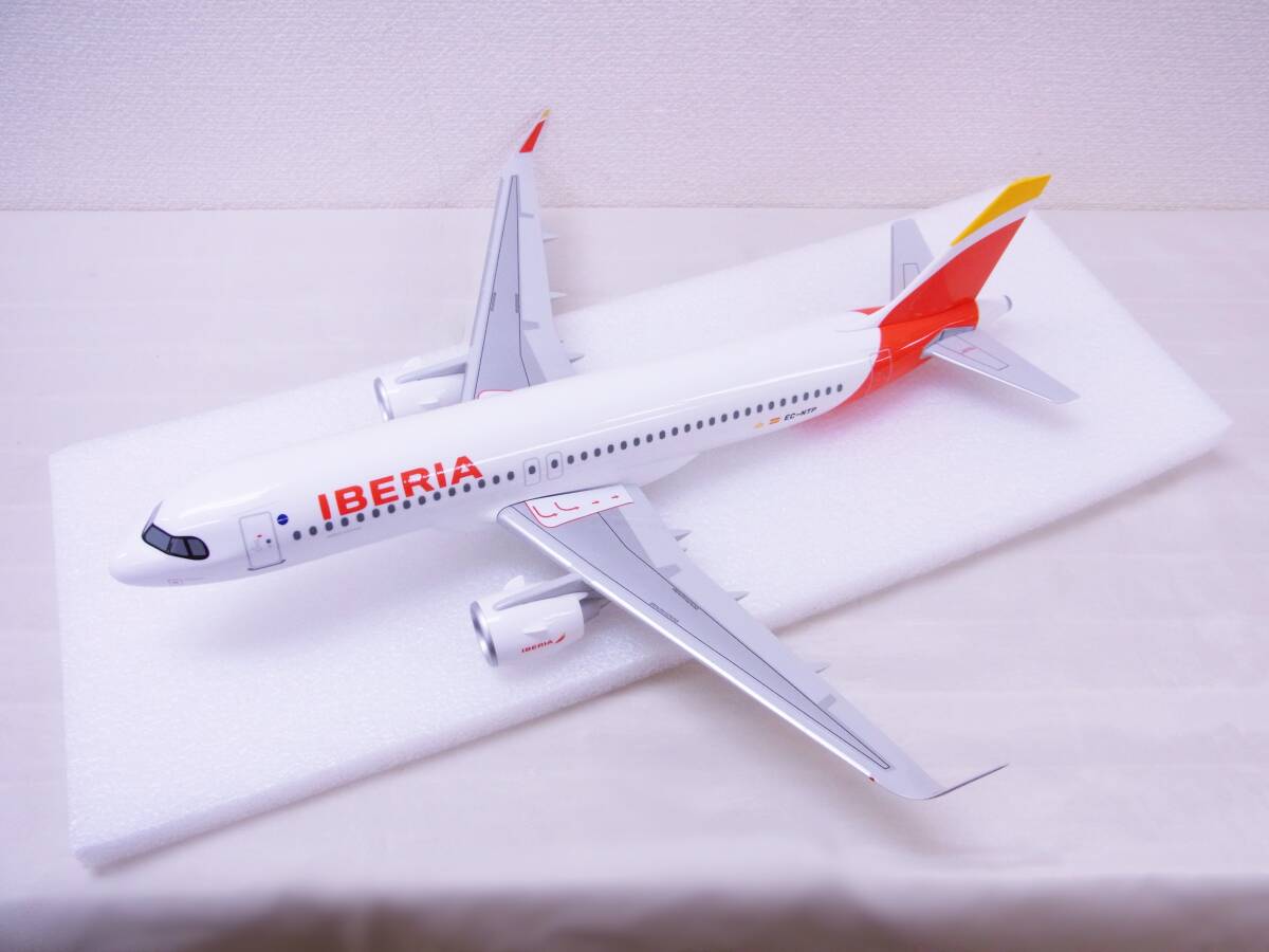 （E）　美品　Iberia　1：100　Scale　EC-NTP　A320 neo　イベリア航空　1/100　飛行機　模型_画像2