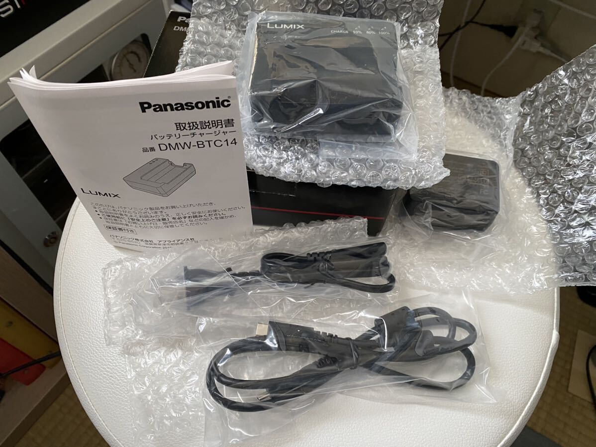 [ almost new goods ] Panasonic / Panasonic LUMIX DMW-BTC14 original battery charger 