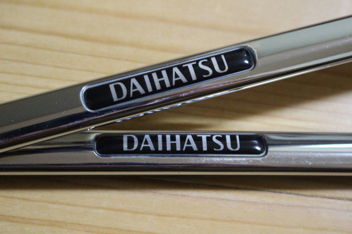 現行品■DAIHATSUダイハツ純正OP■シルバーメッキナンバーフレーム■タント・タフト・ムーブ・ロッキー等■2枚■クリックポスト可185円_画像1