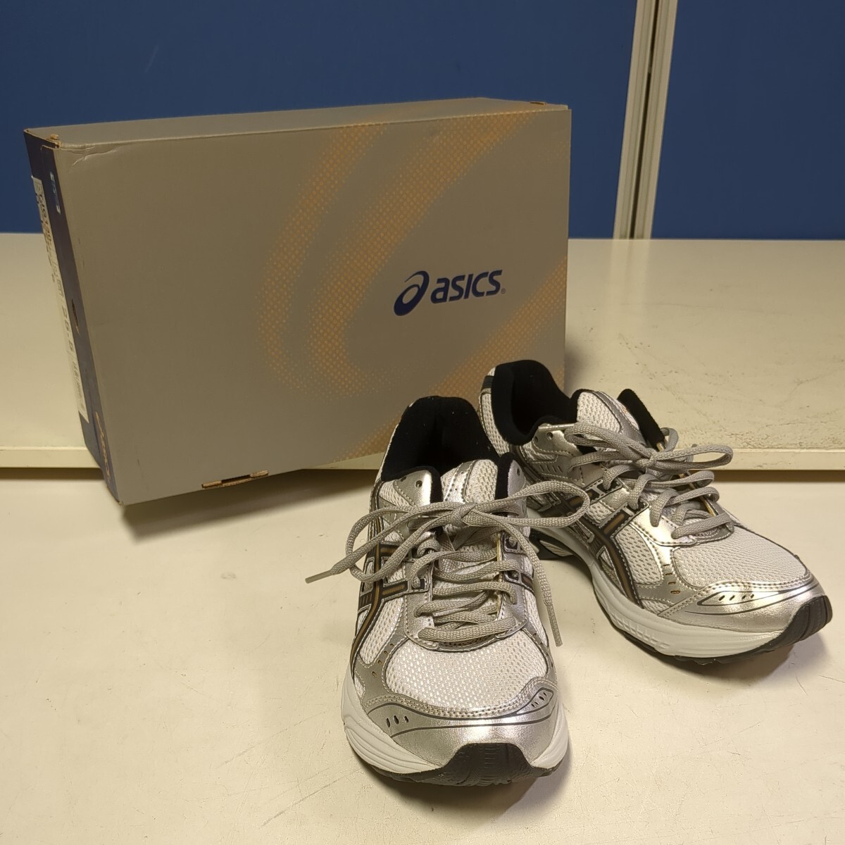 51511　ASICS　ランニングシューズ　スニーカー　靴　サイズ25.5cm　美品　_画像1