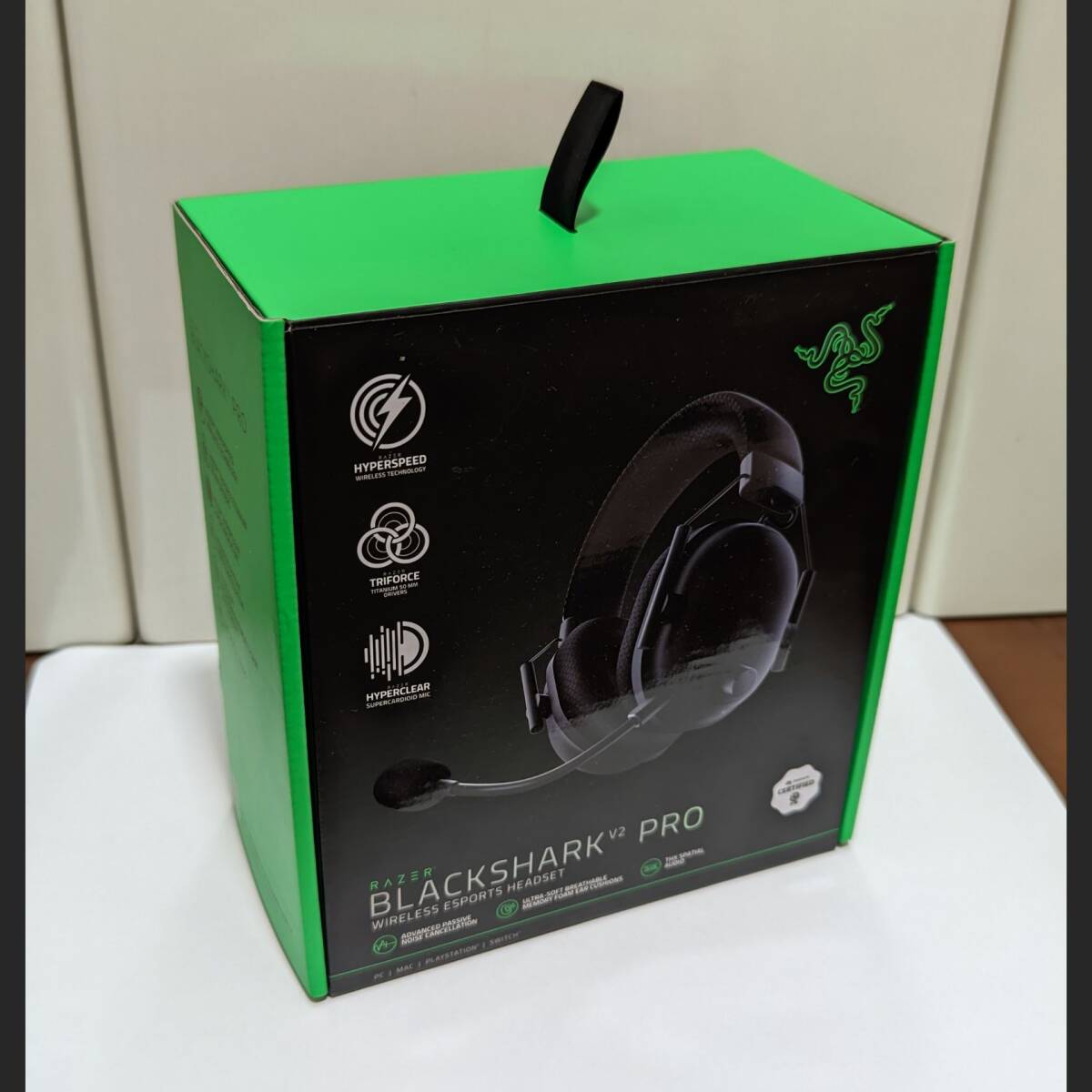 Razer Blackshark V2 Pro ゲーミングヘッドセット Razer独自の無線技術 HyperSpeed 7.1 THX Spatial Audio 対応 / 美品 クリーニング済み_画像2