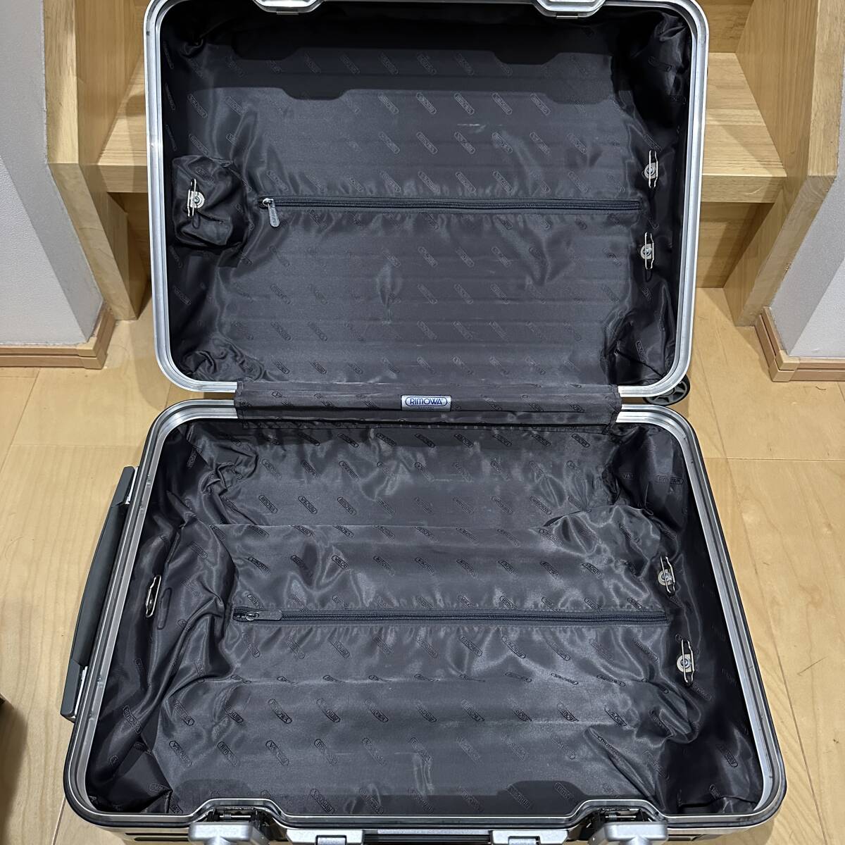 RIMOWA RIMBO リモワ リンボ グレー 灰色 スーツケース キャリーケース TSAロック 4輪 34L 892.52_画像9