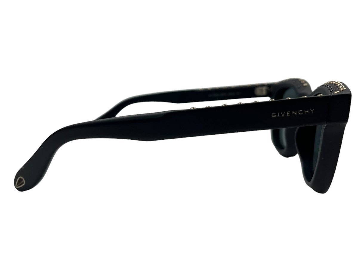 極美品 Givenchy ジバンシィ サングラス ブラック メガネ 眼鏡 スタッズサングラス GV 7006/S 807T4 4824 145 本体 ブランド 箱付きの画像6