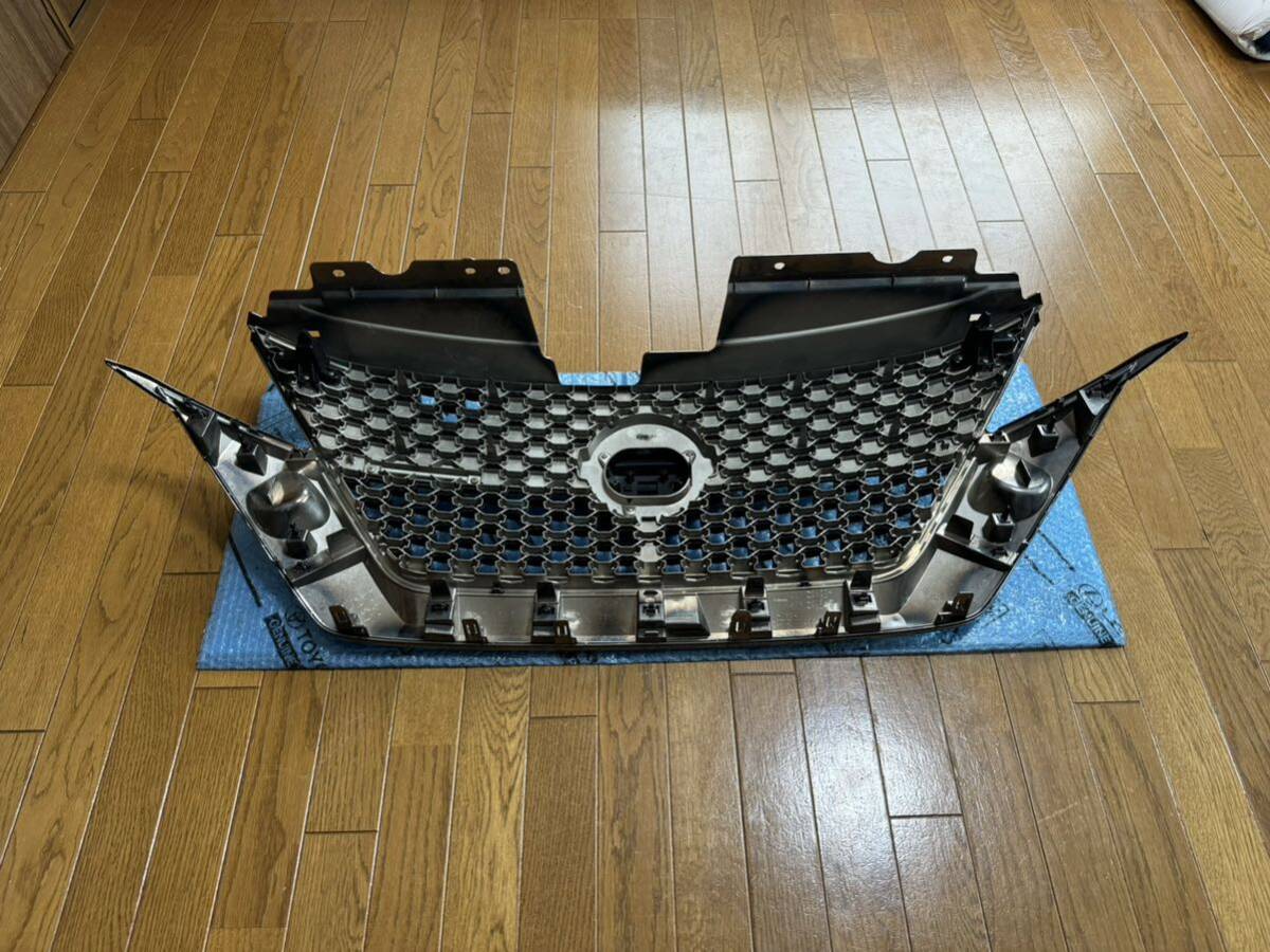 ◎希少◎レア C27 セレナ 前期 オーテック AUTECH フロント グリル メッキ 日産 NISSAN オプション GC27 GNC27 HFC27 62310-8A28D_画像9