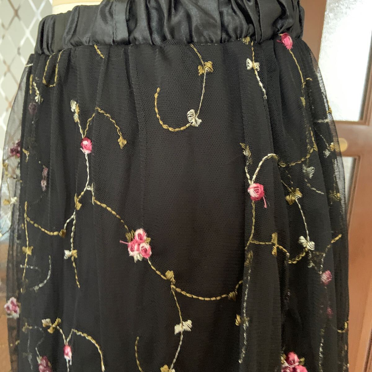 RADARISTA ブラック薔薇刺繍チュールロングスカート Lサイズ_画像3