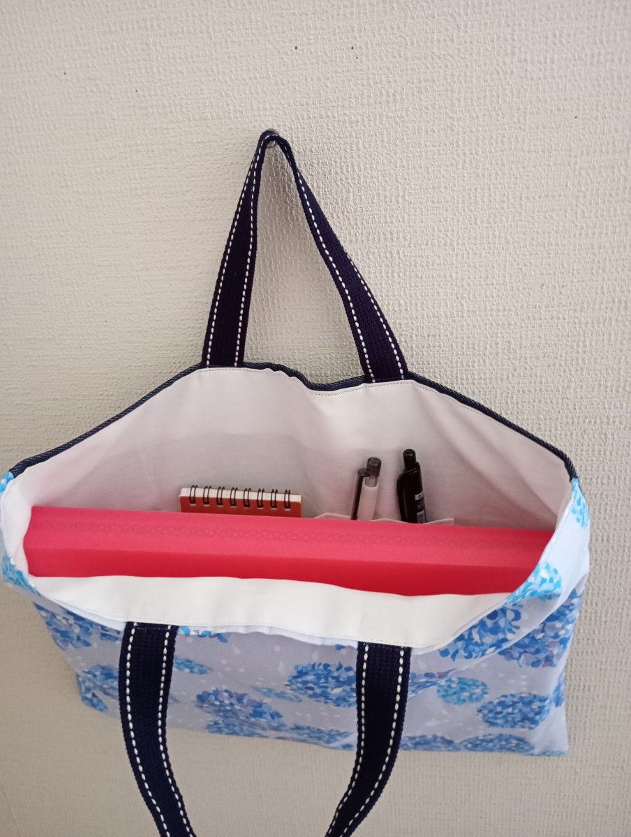 青い　紫陽花(あじさい)　A4横型　トートバッグ　 ハンドメイド　防水