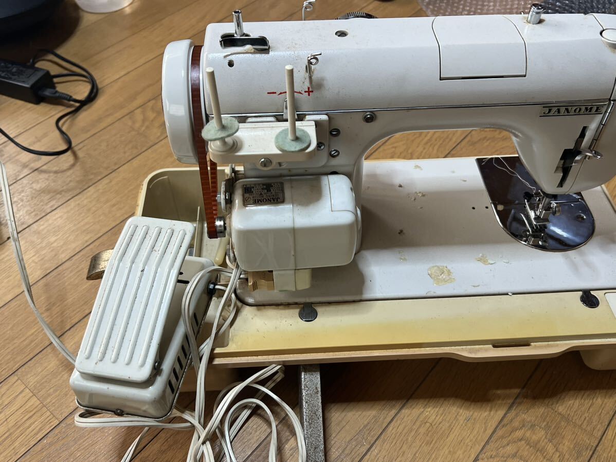 ミシン JANOME ジャノメ MODEL 672 手工芸 アンティーク 昭和レトロ 通電のみ確認済みの画像3