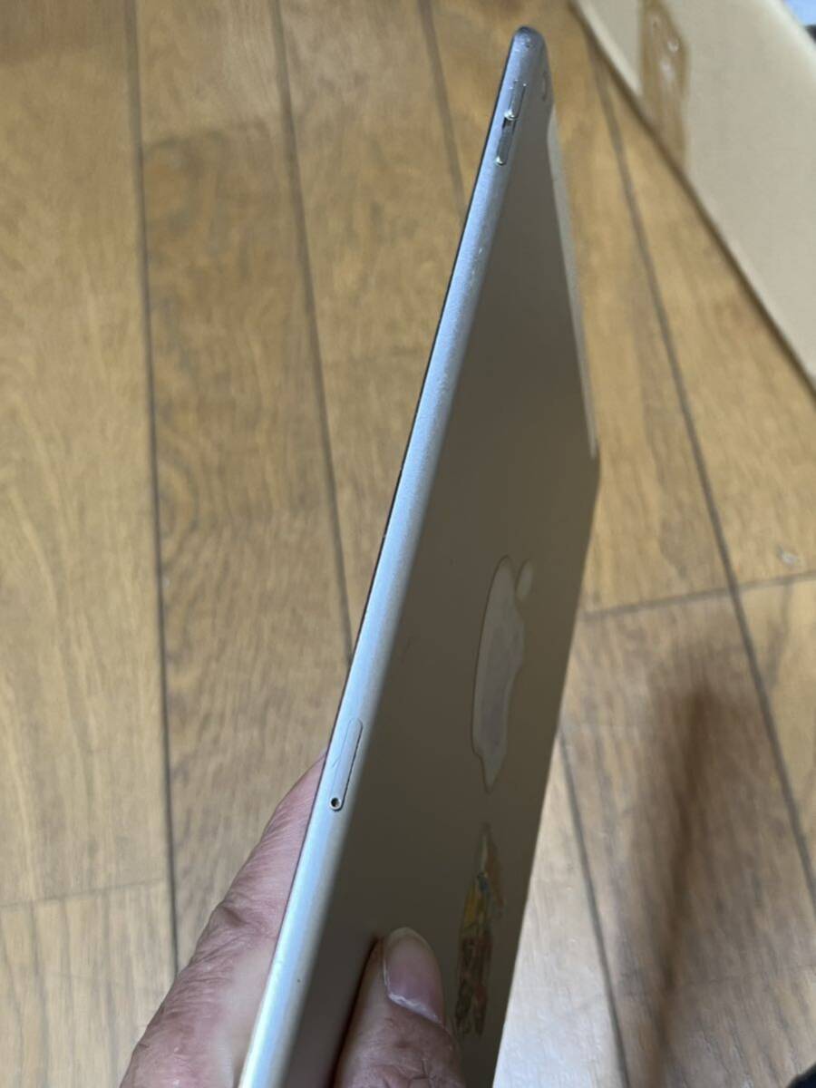 Apple iPad Air 2 Wi-Fi + Cellular シルバー ジャンクの画像5
