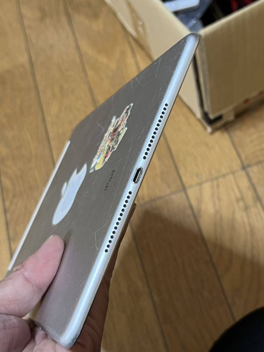 Apple iPad Air 2 Wi-Fi + Cellular シルバー ジャンクの画像3