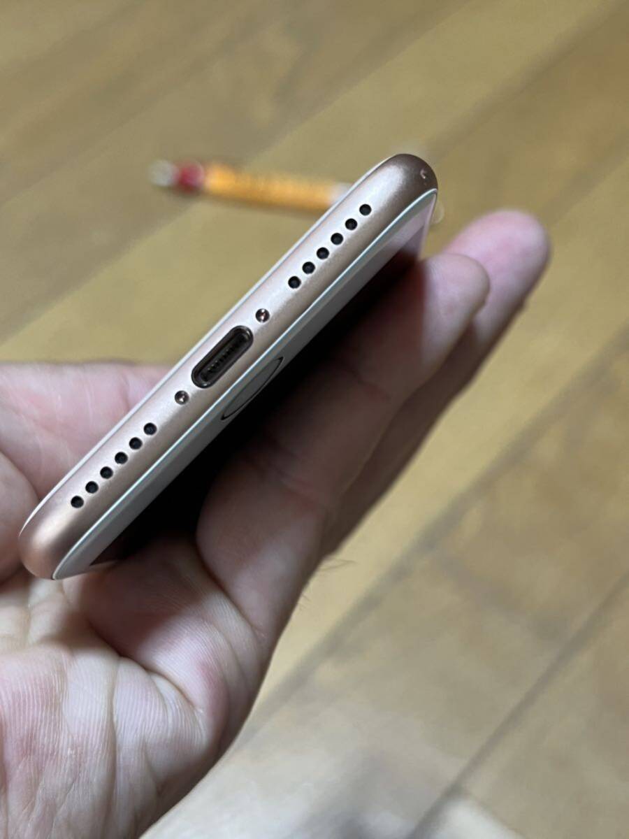 Apple Iphone 8 64gb SIMフリー SIMロックなし ゴールド 美品　動作品_画像4