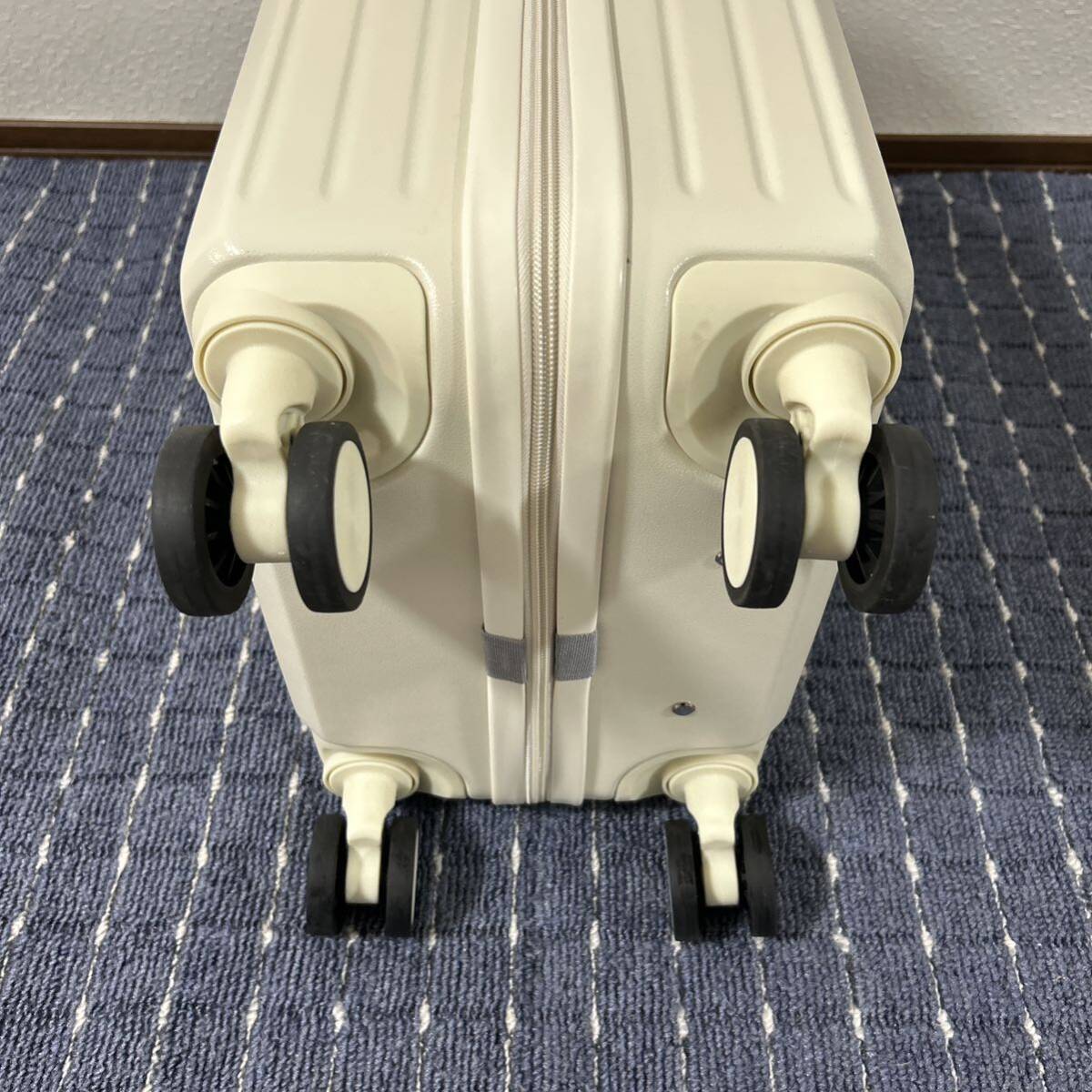 キャリーケース ホワイト　スーツケース 機内持ち込み可 軽量 万向輪　S