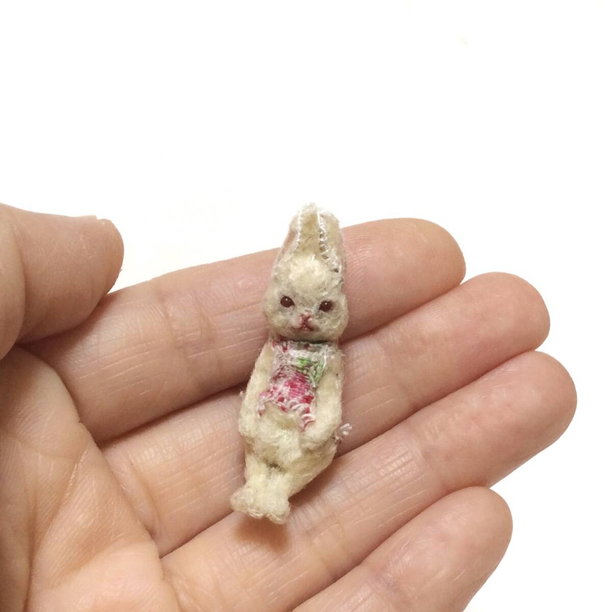 4.3cm 小さなウサギちゃん ミニチュアテディベア ぬいぐるみ の画像4