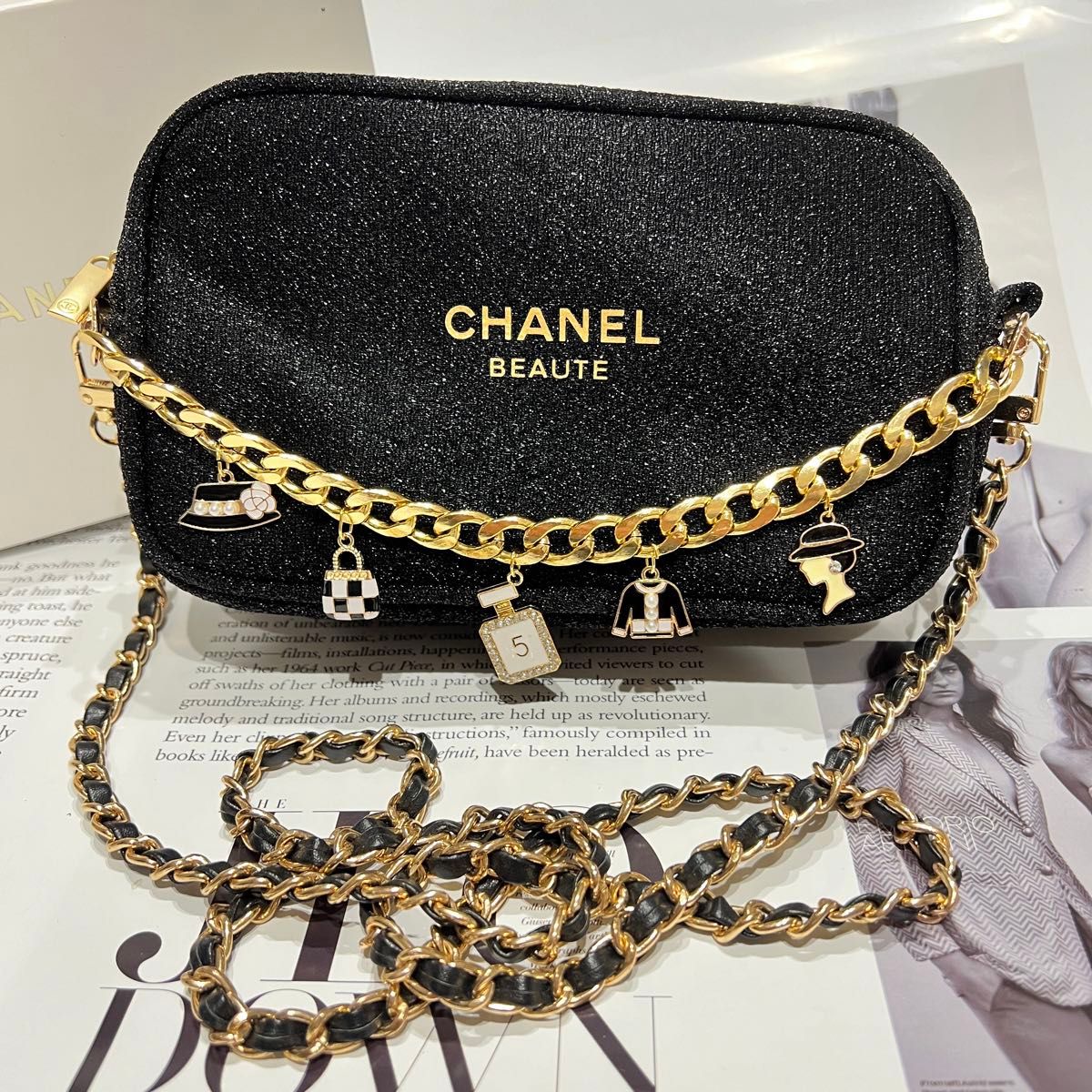 CHANELシャネル ポーチ ノベルティチェーン チャーム付き箱付 CHANELシャネル ポーチ ノベルティチェーン チャーム付き箱付