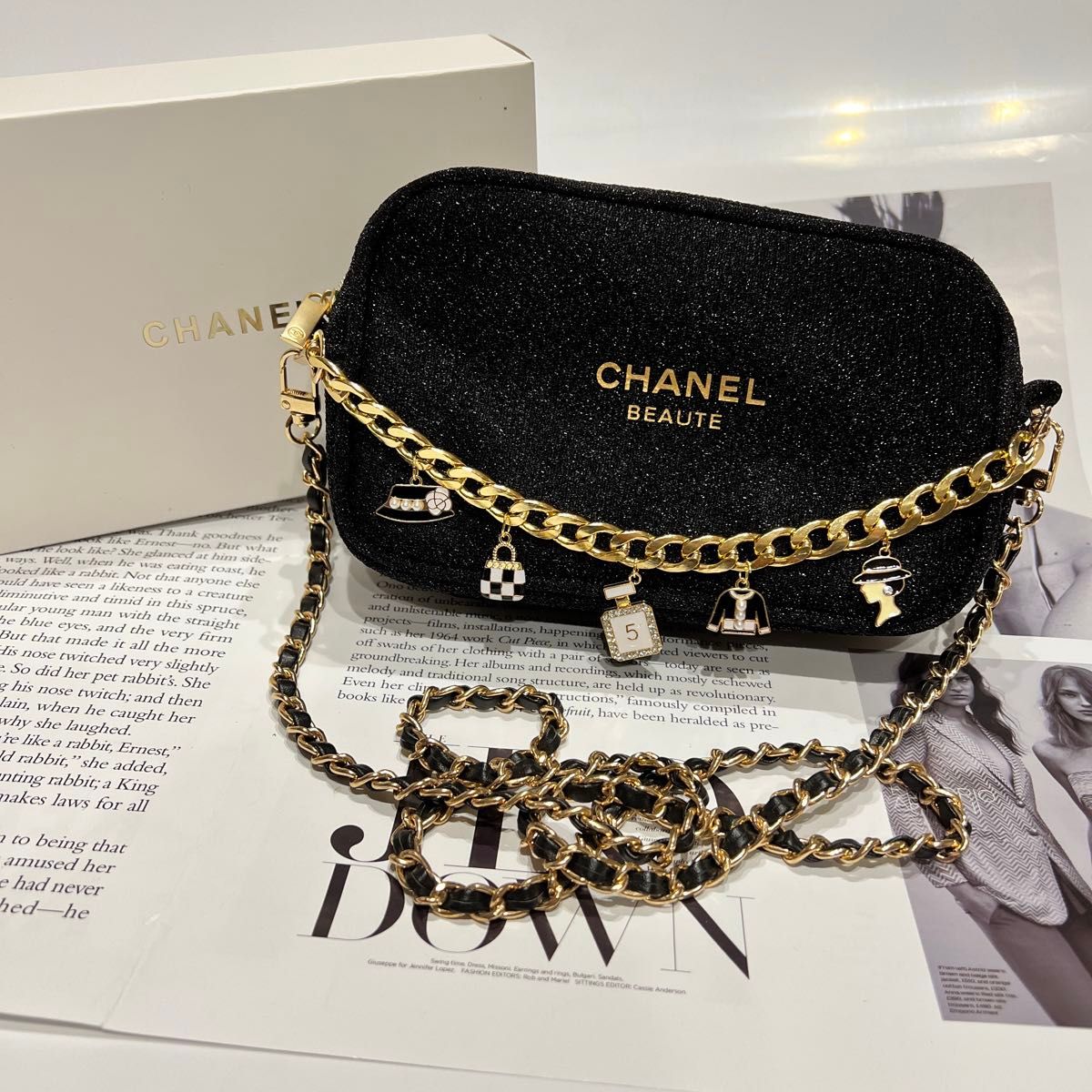 CHANELシャネル ポーチ ノベルティチェーン チャーム付き箱付 CHANELシャネル ポーチ ノベルティチェーン チャーム付き箱付