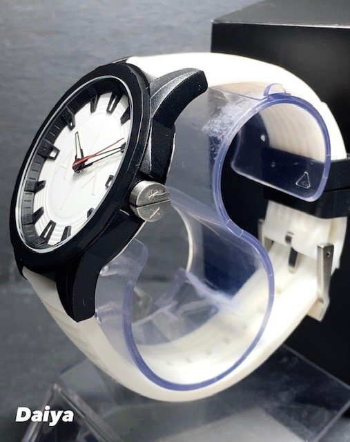 新品 AX ARMANI EXCHANGE アルマーニ エクスチェンジ 正規品 腕時計 アナログ腕時計 クオーツ 3気圧防水 ラバーベルト ホワイト プレゼント_画像4