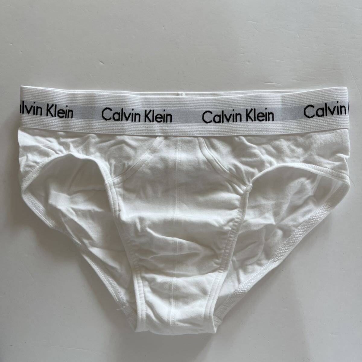 Calvin klein カルバンクライン メンズビキニ　S(XS) ホワイト　白ブリーフ　ビキニブリーフ　男性インナー　男性ビキニ　男性下着_画像2