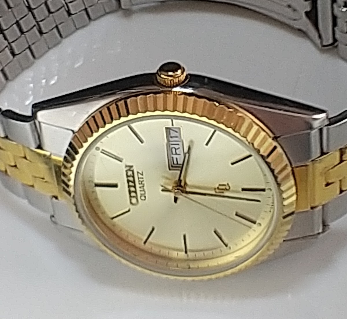 腕時計 CITIZEN QUARTZ 3801-289463KT ゴールド盤 純正バンド 電池交換済_画像2