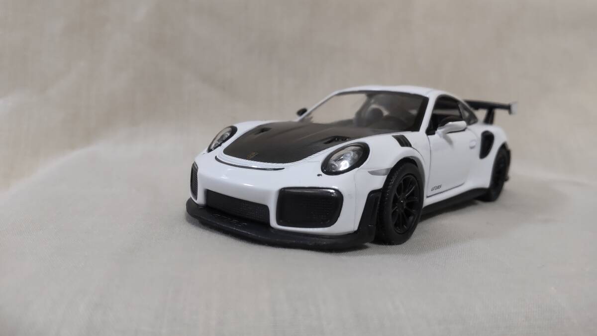 送料込み　KINSMART キンスマート プルバックミニカー　ポルシェ　911　GT2　RS　ホワイト_画像1