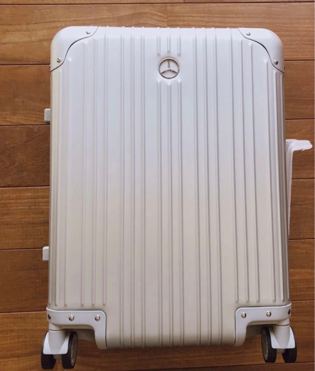 新品未使用★メルセデスベンツ　アルミ　スーツケース32★AMG Mercedes★リモワ rimowa 好きな人に