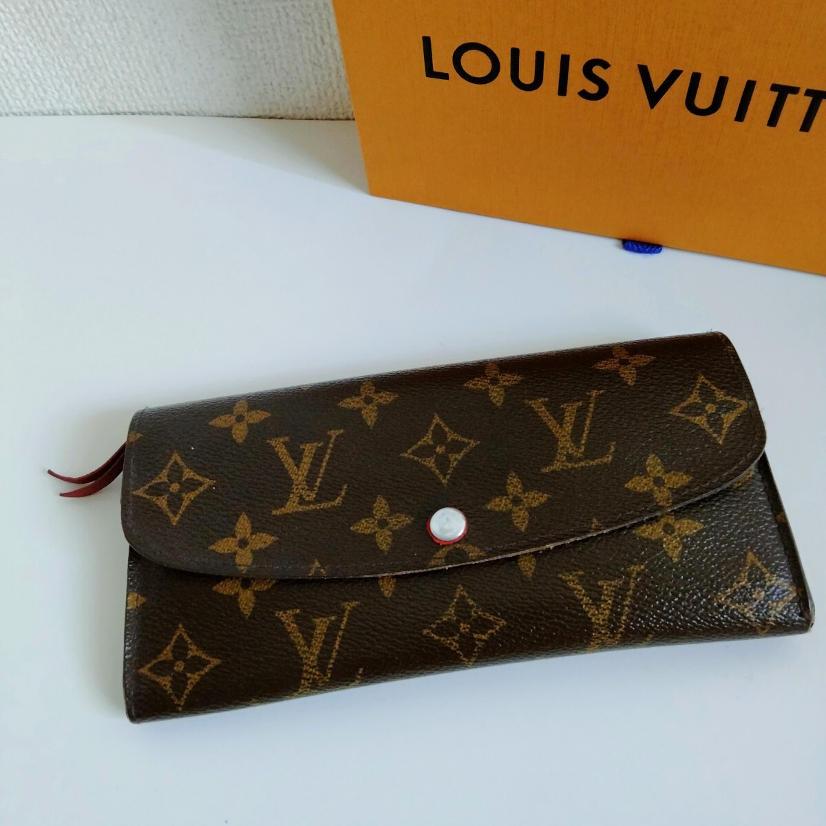 LOUIS VUITTON ルイヴィトン 長財布 財布 モノグラム ポルトフォイユ エミリー ボックス付 ギャランティーカード 軽量 軽い 赤 レッド_画像1