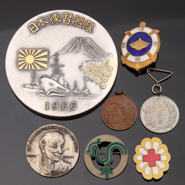 PF400. Japan practice ..1966 Taisho 16 year country . investigation badge Tenshodo quality product Japan medicine . total . Japanese cedar rice field . white memory medal . country water defect . settled . name . member chapter insignia etc. 7 point 