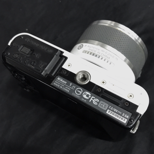 Nikon 1 J1 J2 1 NIKKOR 10-30mm 1:3.5-5.6 VR 含む ミラーレス一眼カメラ レンズ セットの画像8