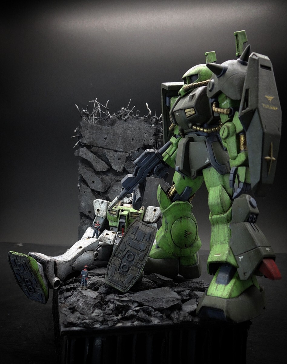 ハイザック ジム 徹底改修完成品 ジオラマHGUC ベース台付属 エゥーゴ ティターンズ 1/144 ガンプラ完成品 ベース 将校フィギュア付属_画像5