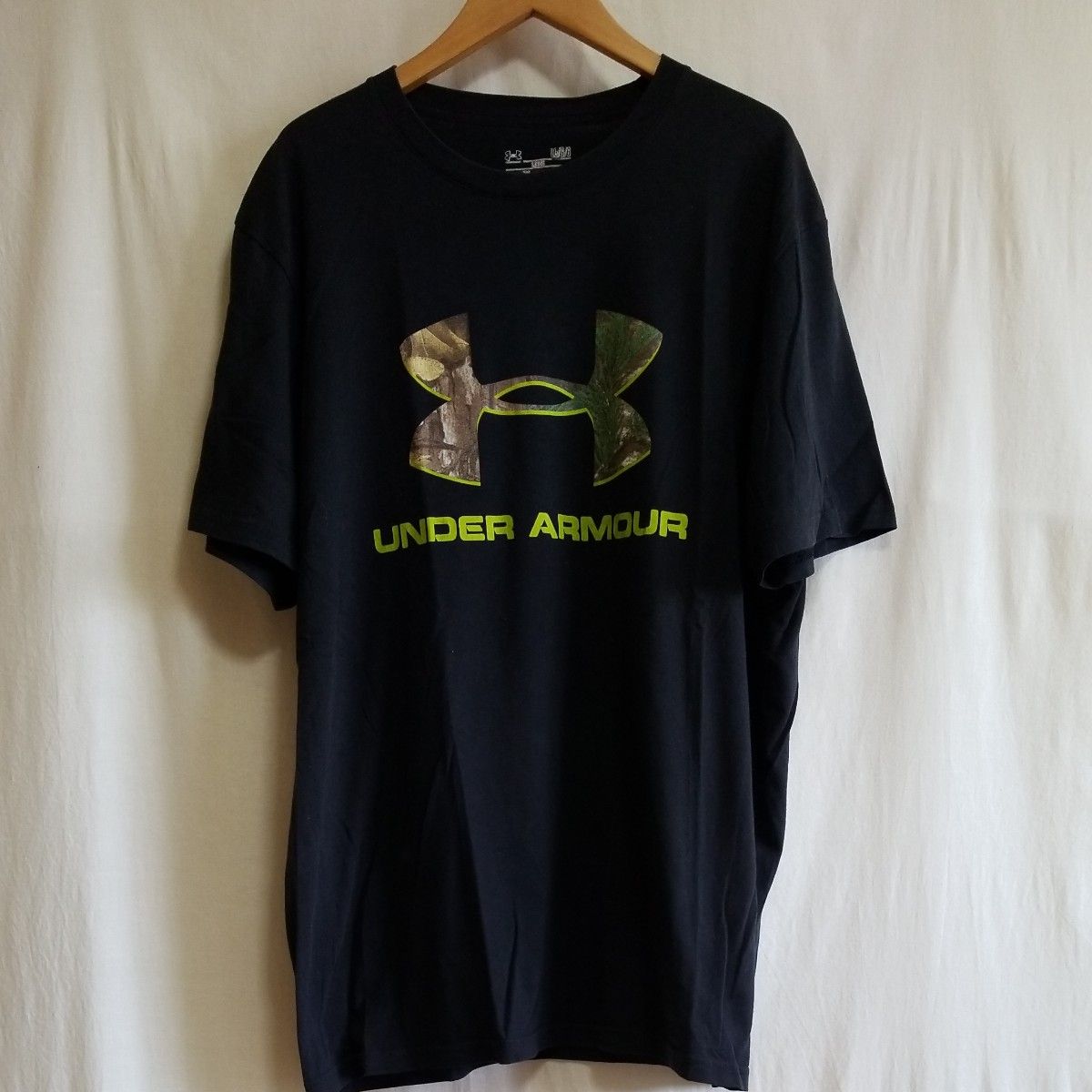 UNDER ARMOUR ビッグロゴ　プリントTシャツ　黒系　LG/G/G U-2415