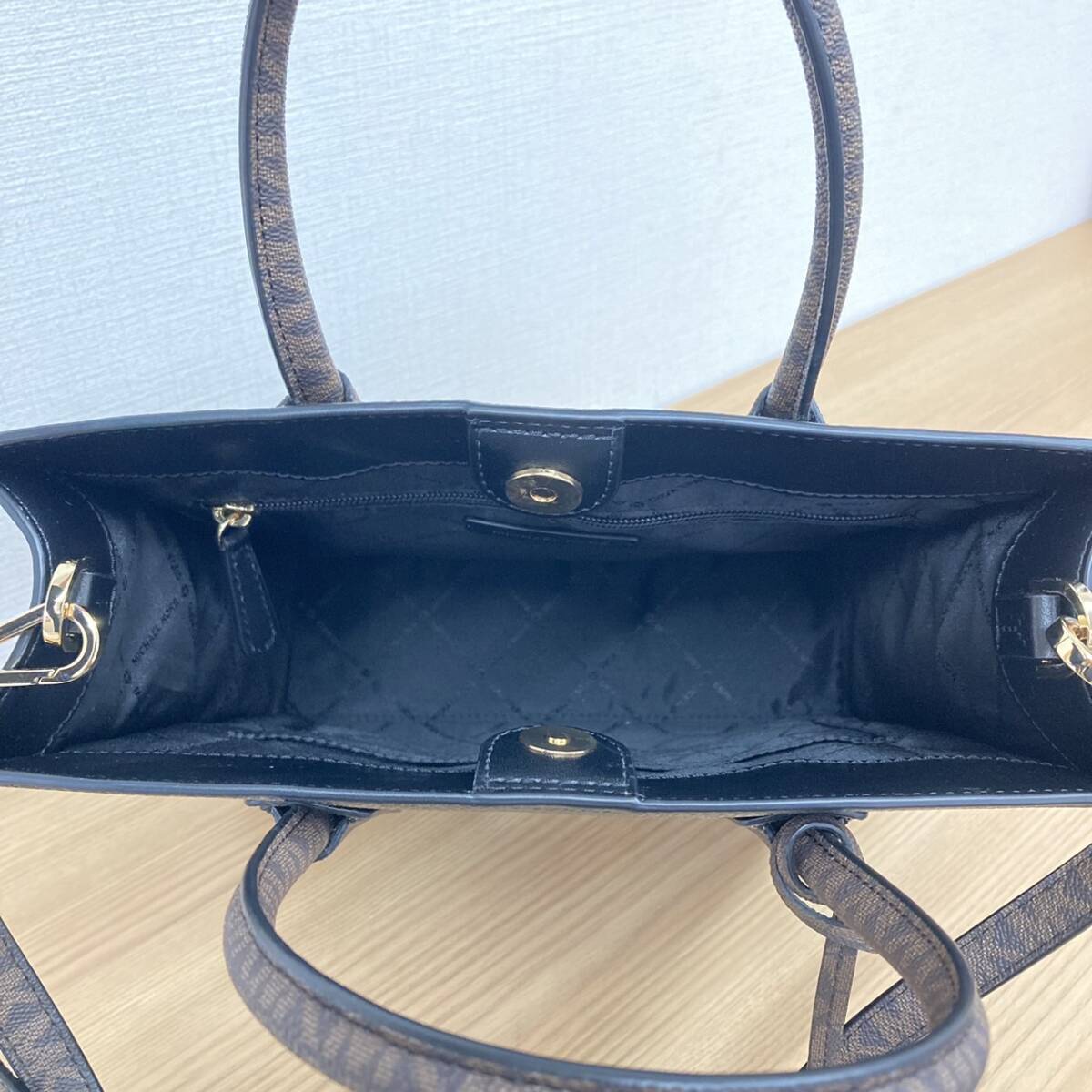 MICHAEL KORS　マイケルコース　35H1GM9T8L　2WAY ハンドバッグ ショルダーバッグ　ブラック　ストラップ付き　かばん_画像6