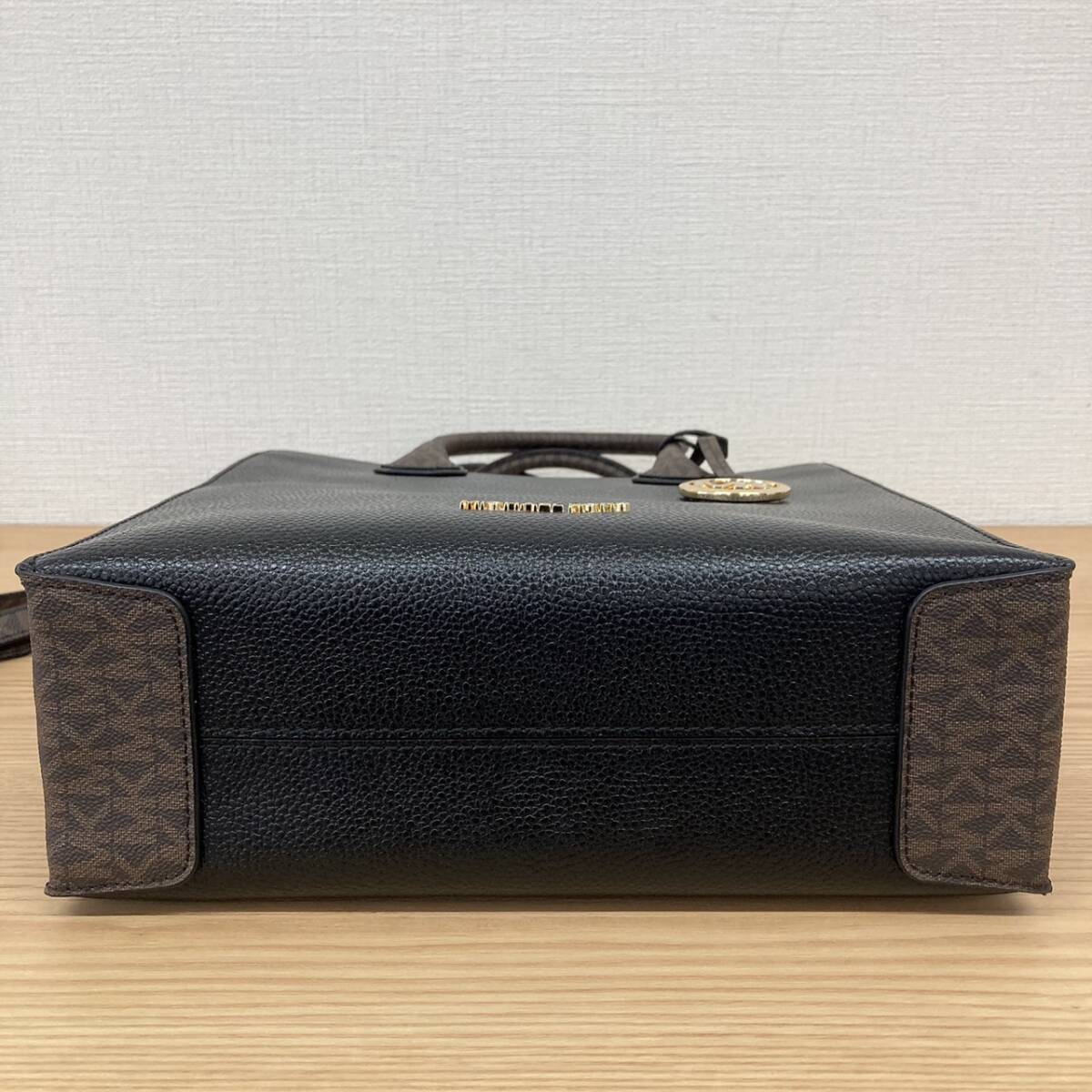 MICHAEL KORS　マイケルコース　35H1GM9T8L　2WAY ハンドバッグ ショルダーバッグ　ブラック　ストラップ付き　かばん_画像4