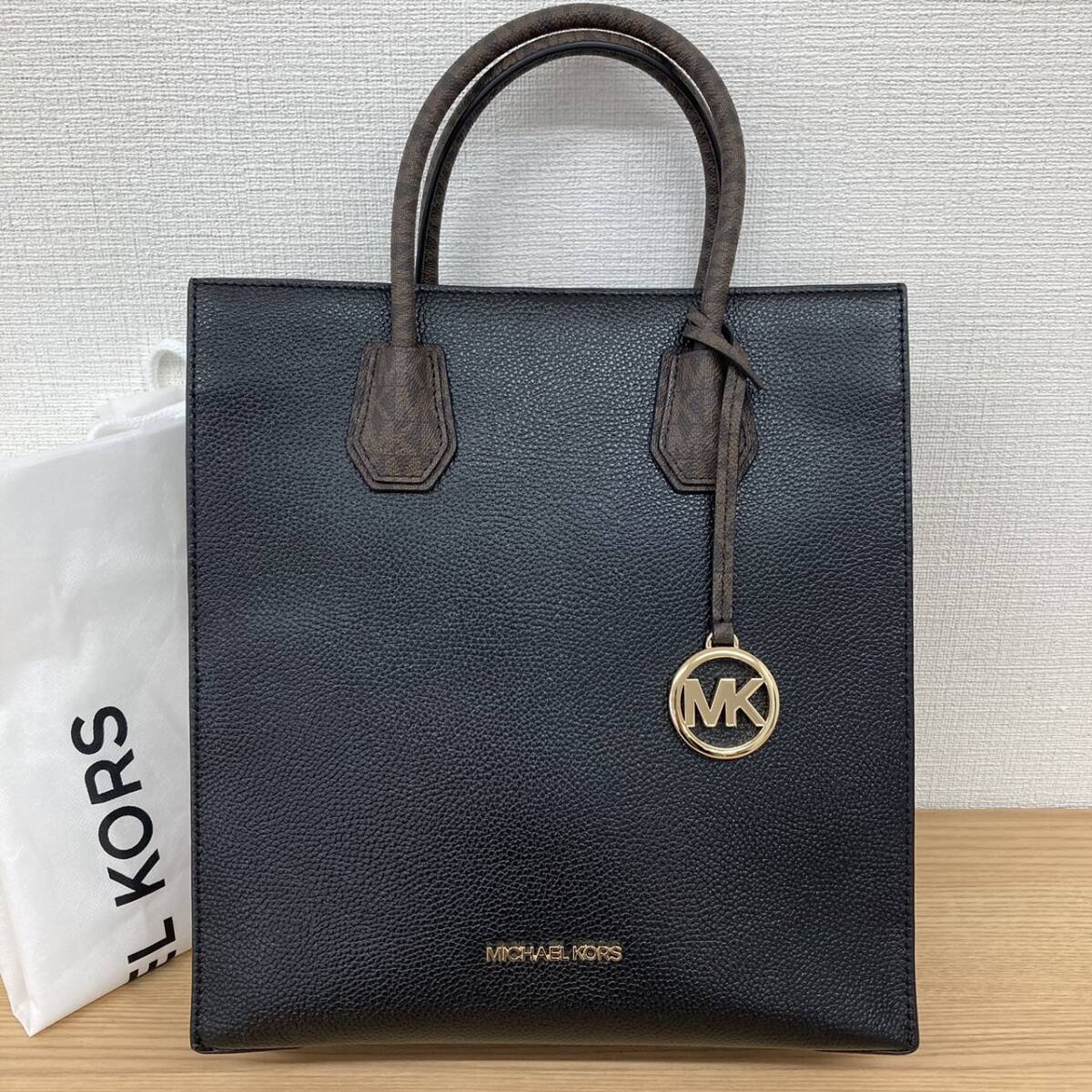 MICHAEL KORS　マイケルコース　35H1GM9T8L　2WAY ハンドバッグ ショルダーバッグ　ブラック　ストラップ付き　かばん_画像1