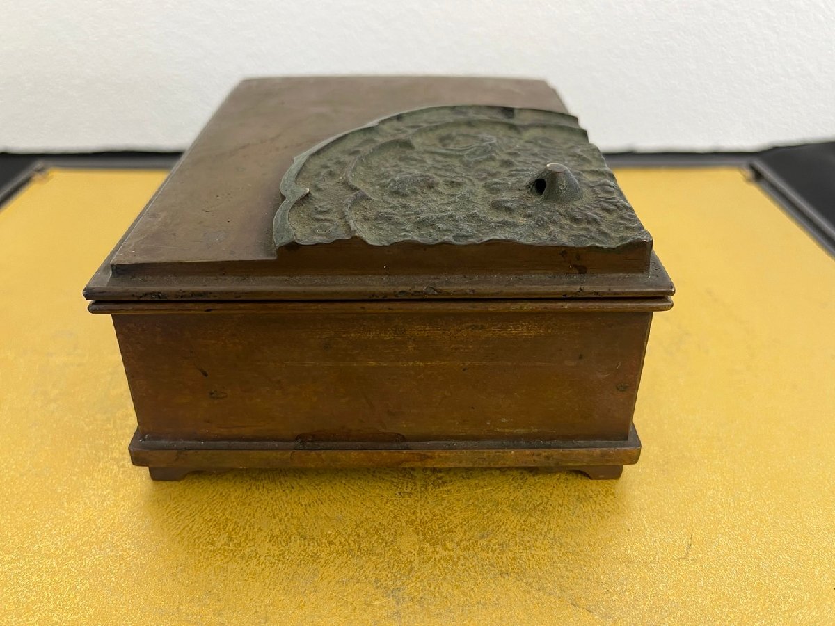 s 朝鮮美術 李王家(美印) 銅製 象嵌盛り四方箱 蓋物 重量959gの画像5