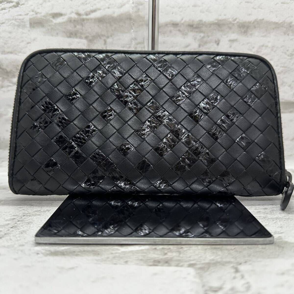 美品 超希少 BOTTEGA VENETA ボッテガヴェネタ 長財布 パイソン イントレチャート ラウンドファスナー ブラック メンズ レディース 本革 _画像3