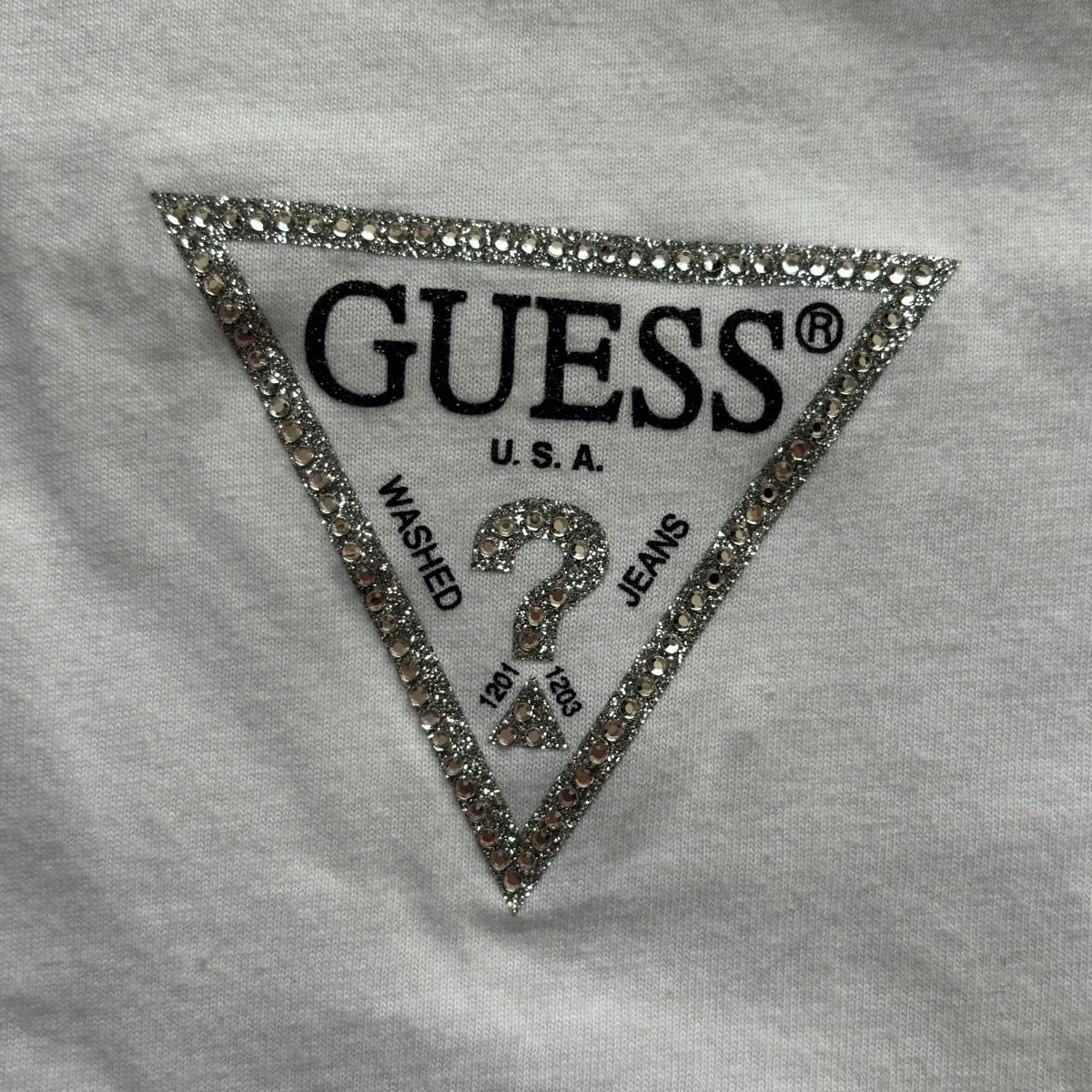 GUESS ゲス レディース半袖Tシャツ ホワイトラインストーントライアングルロゴ　