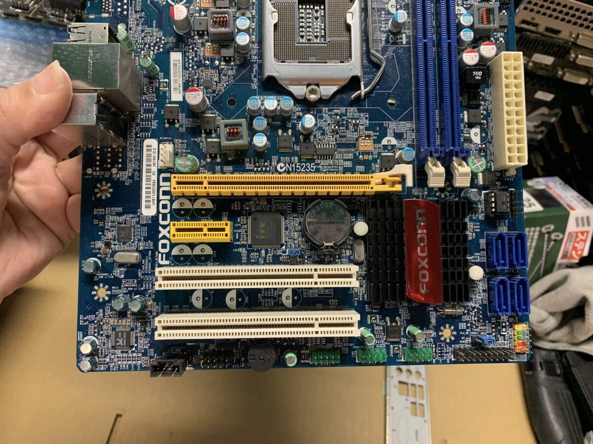 ★中古品 BIOS確認 FOXCONN　H61MX　V2.0　LGA1155　マザーボード IOパネル付属★_画像2