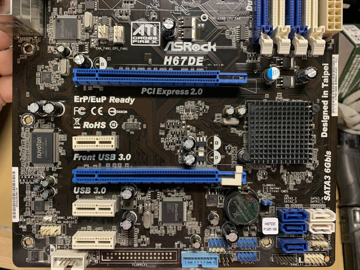 ①★中古品 BIOS確認 ASRock H67DE LGA1155　マザーボード IOパネル付属★_画像2