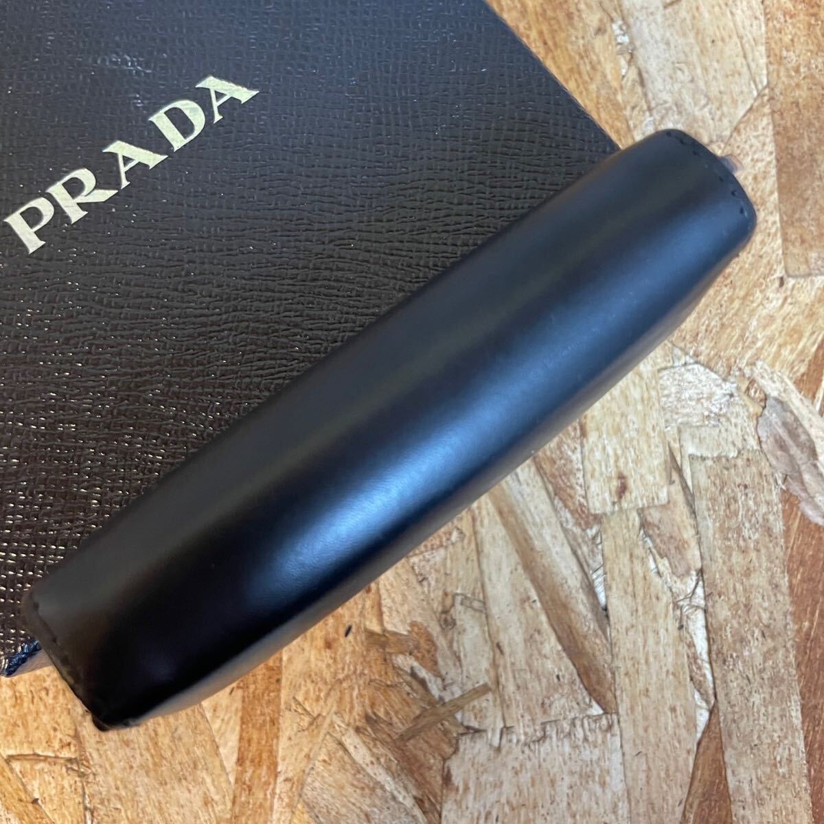 1円 PRADA 美品 プラダ ラウンドファスナー 長財布 男女 サフィアーノレザー ■レザー コインケース コインパース 黒 ブラックの画像4