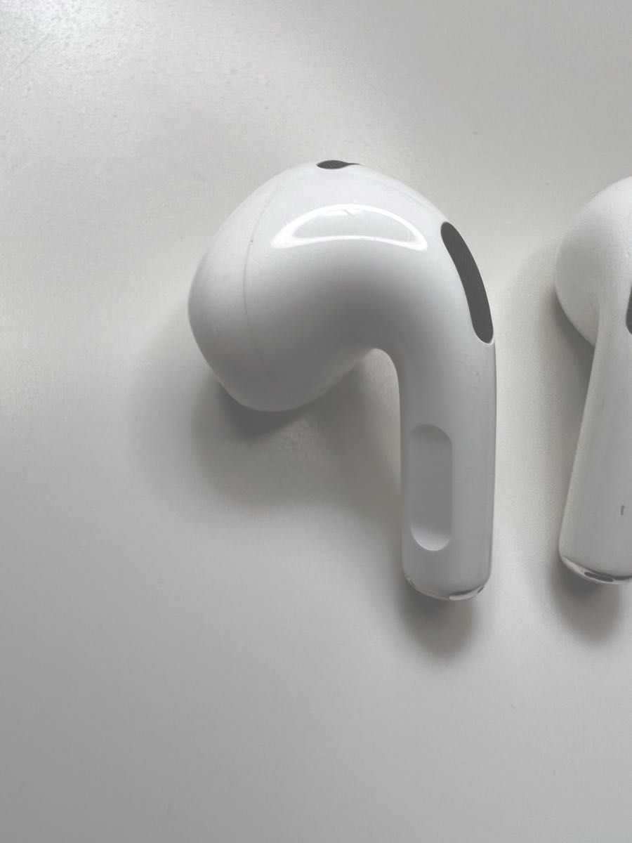 AirPods 第3世代 MME73J/A MPNY3J/A 充電ケースと右耳と左耳のみ