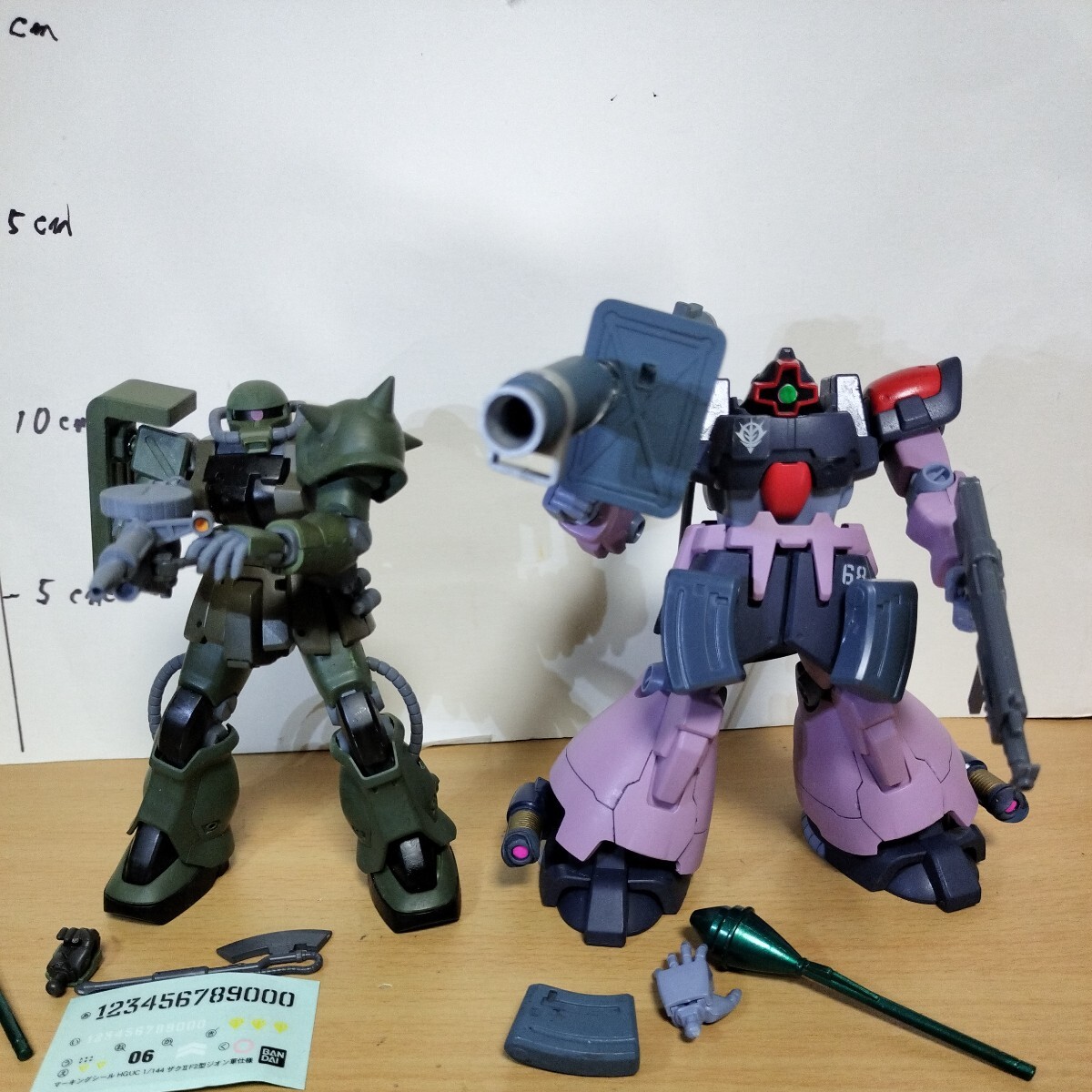 最安値 HGUC HG 1/144 塗装 ジオン軍 F2型 ザクⅡ ドム・トローペン 完成品