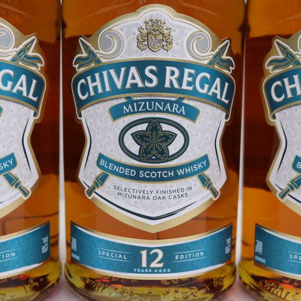 【3本セット】CHIVAS REGAL（シーバスリーガル）12年 ミズナラ スペシャル エディション 40％ 700ml M24E030003の画像2