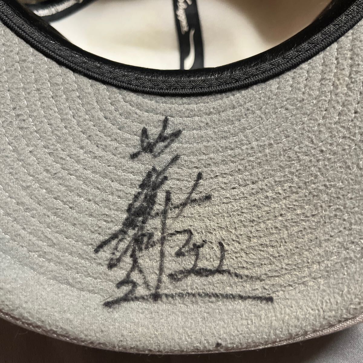  Hanshin Tigers black rice field player actual use cap wistaria river lamp . autographed size not yet chronicle 