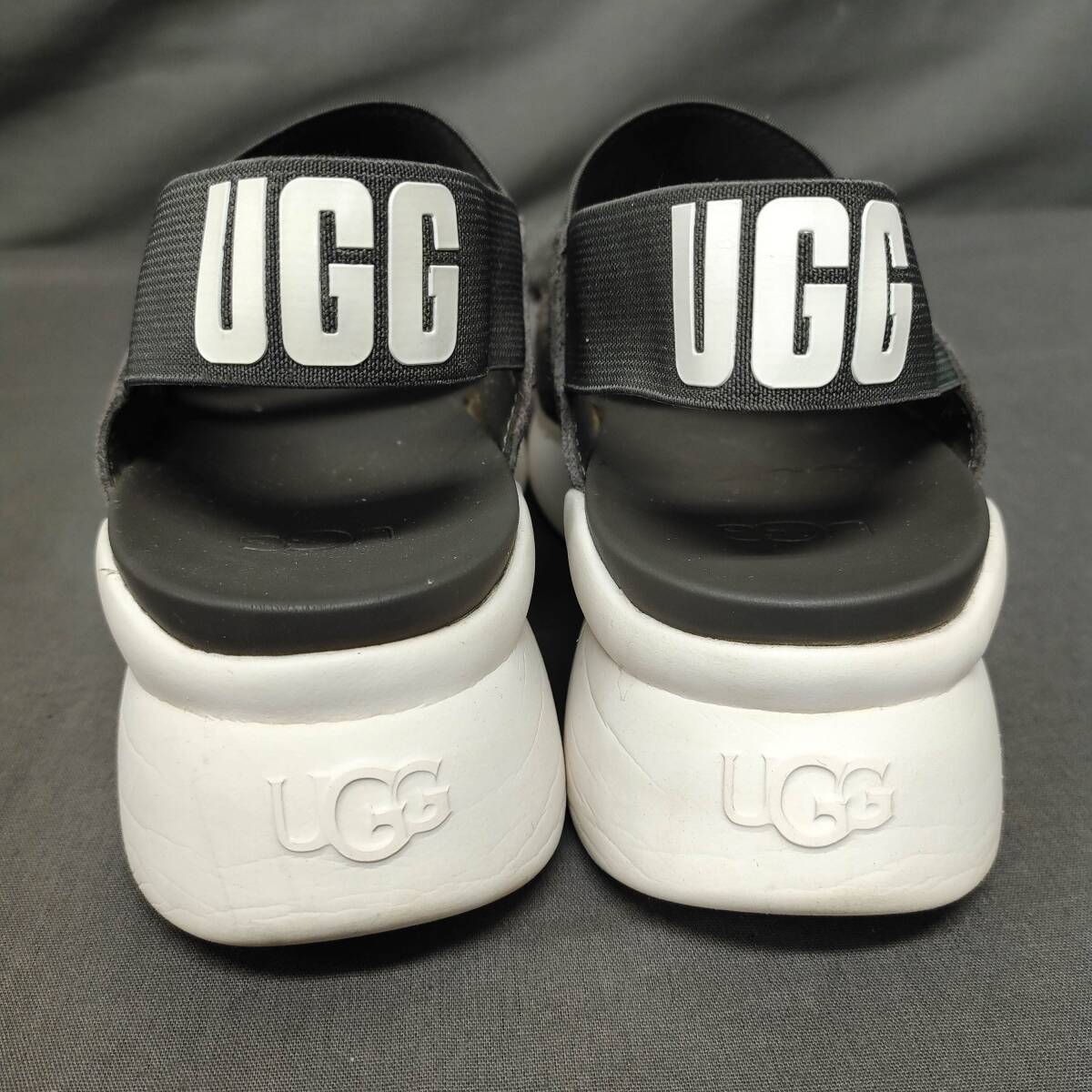 060502 264588-1 UGG サンダル ミュール モコモコ ストラップボア 24ｃｍ レディース グレー系 服飾小物 靴 USED品の画像3