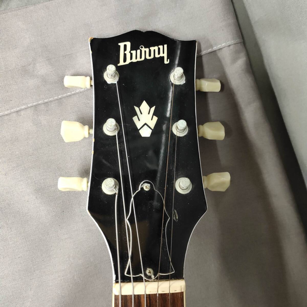 060508 265057 Bunny バーニー VH-1 エレキギター 弦楽器 ホワイト 音楽 全長約102ｃｍ 音出し未確認 ジャンク品の画像5