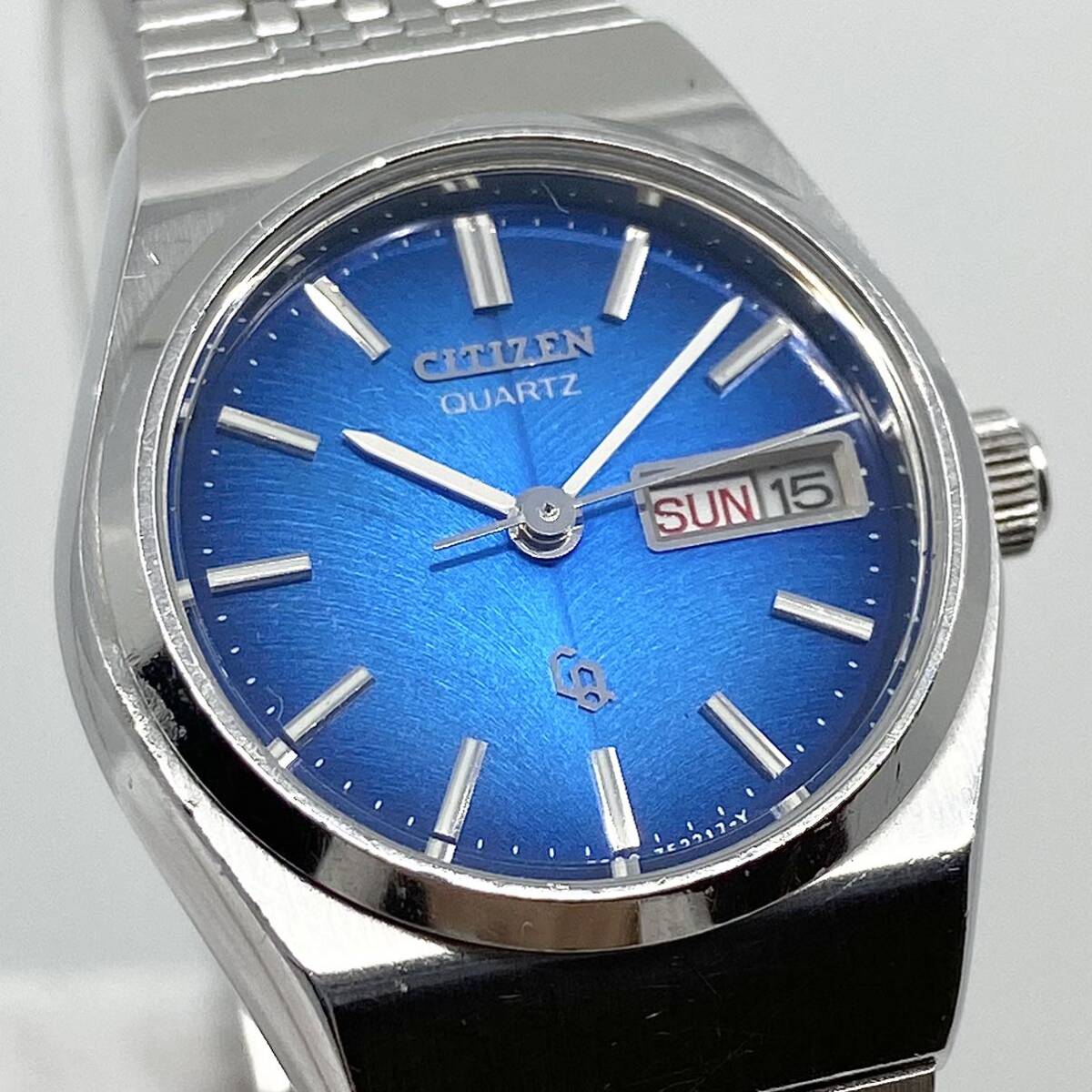 CITIZEN 腕時計 デイデイト クッション バーインデックス 3針 スクリューバック クォーツ quartz ブルー シルバー 青 銀 シチズン Y891_画像4